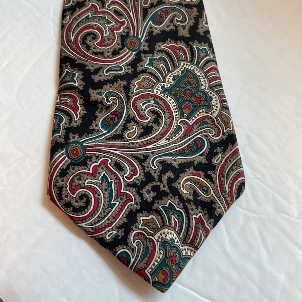 Burnham 100% silk necktie tie floral paisley style black red blue brn 56 X 3.75”